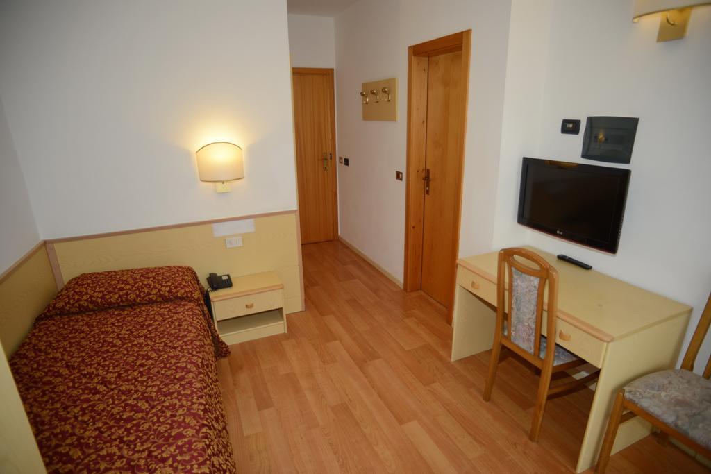 Hotel Canada Andalo Zimmer foto