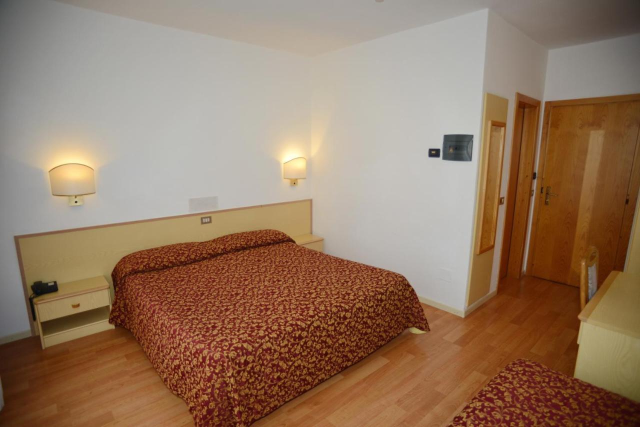 Hotel Canada Andalo Zimmer foto